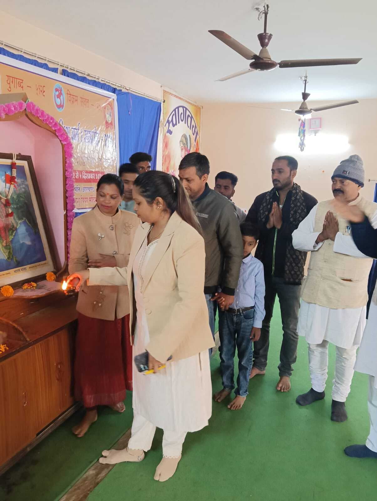 स्वामी विवेकानंद के विचारों को समाज में ले जाना हमारी जिम्मेवारी