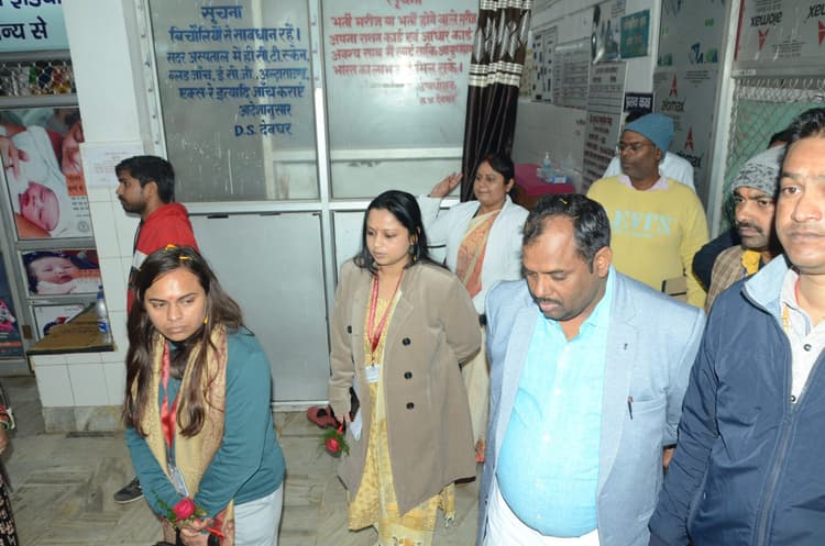 Deoghar news :  केंद्रीय टीम ने सदर अस्पताल का किया निरीक्षण, सीएस ने विभाग में मेन पावर की कमी से अवगत कराया