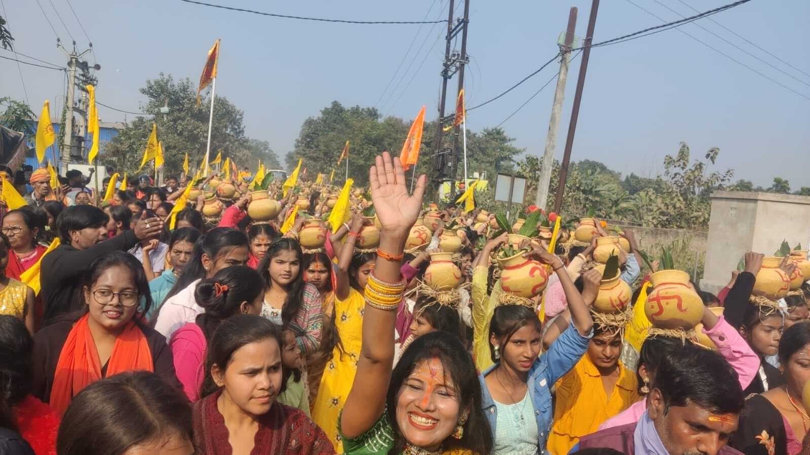 शोभायात्रा में राम, लक्ष्मण, सीता, हनुमान की झांकी कर रही आकर्षित