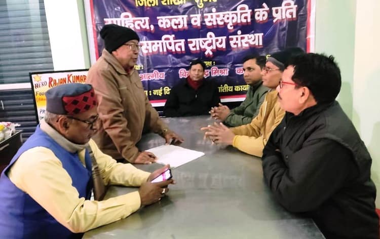 देश की 18 बोलियों को मिलाकर बनी हिंदी : डॉ अभय