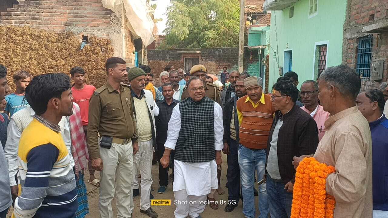 विधायक ने सुनी ग्रामीणों की समस्या, अधिकारियों को दिया त्वरित समाधान का निर्देश
