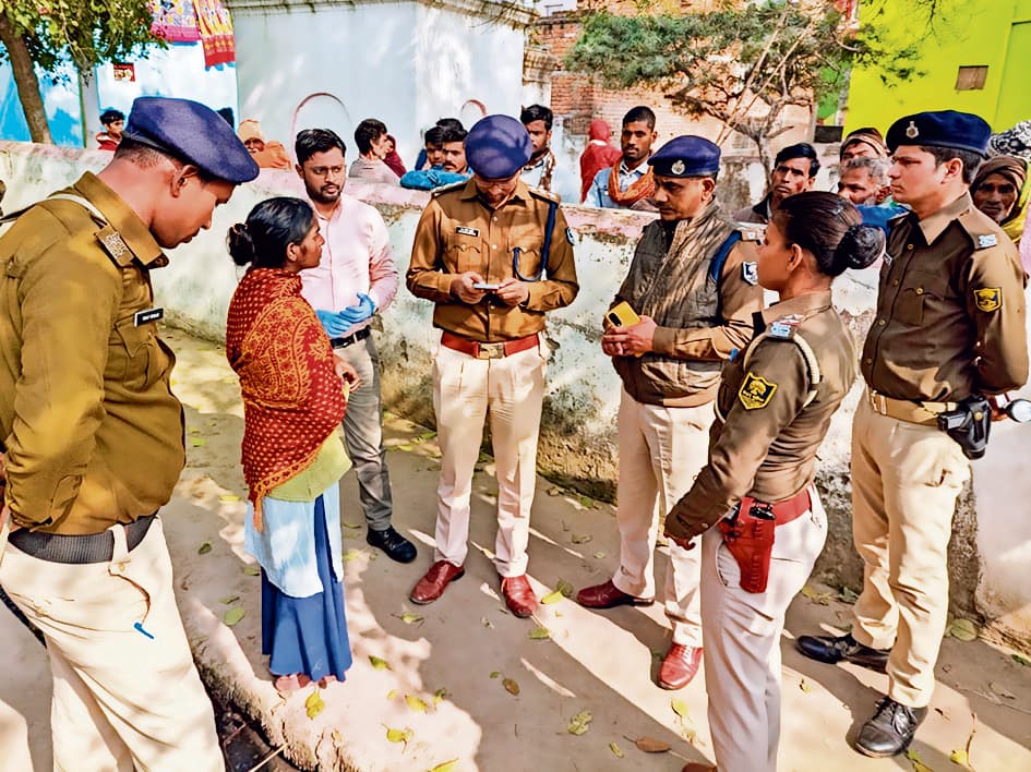 घर में सो रहे बुजुर्ग दंपती की धारदार हथियार से गला रेत कर हत्या