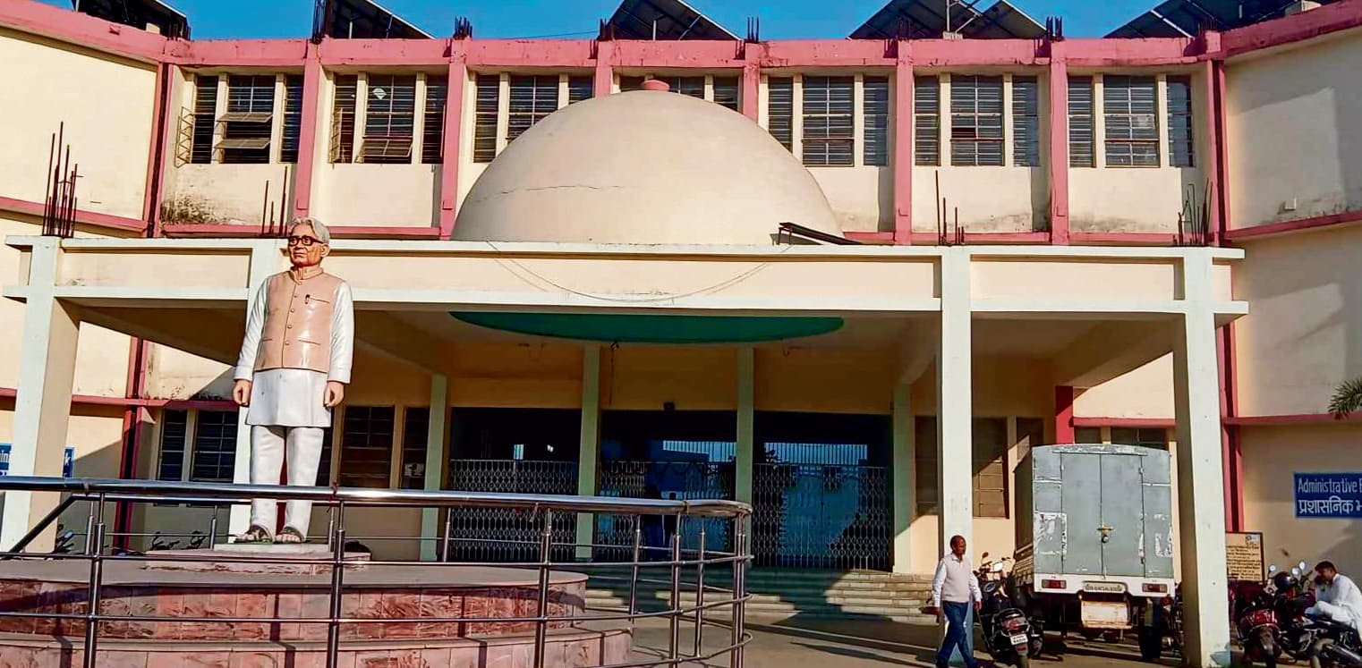 Chhapra News : कॉलेजों में भेजा गया पीजी फोर्थ सेमेस्टर परीक्षा का एडमिट कार्ड