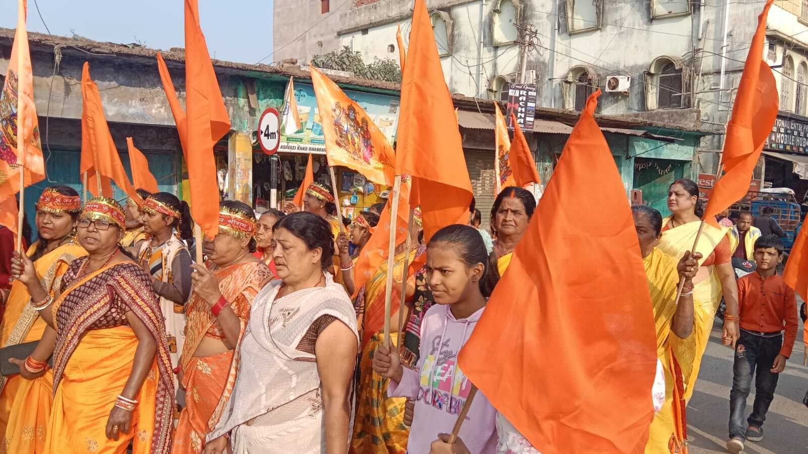 Chaibasa News : रामभक्तों ने निकाली शोभायात्रा, हुई फूलों की बारिश