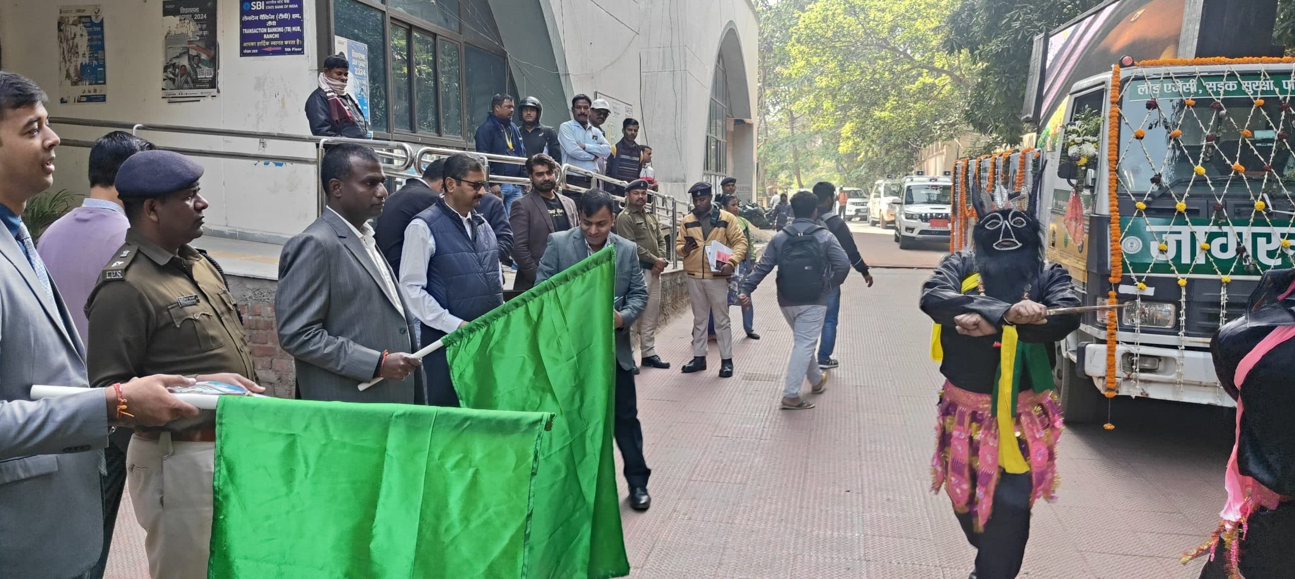 Ranchi News : जागरूकता रथ रवाना, सड़क सुरक्षा के लिए करेगा प्रेरित