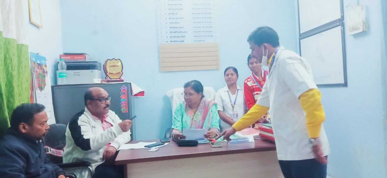 East Singhbhum News : धालभूमगढ़ सीएचसी में डेंटल एक्सरे की व्यवस्था नहीं, परेशानी
