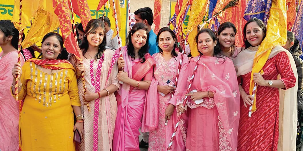 Dhanbad News : निसान शोभा यात्रा में ''श्याम तेरे भजनों में मस्ती का खजाना है...'' भजन पर झूमे भक्त