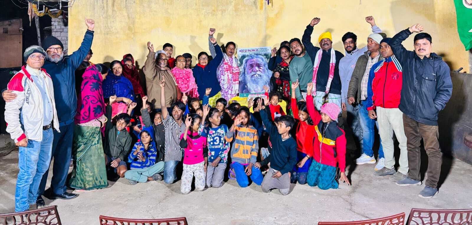 Jamshedpur news. कदमा में केक काटकर शिबू सोरेन का जन्मदिन मनाया गया