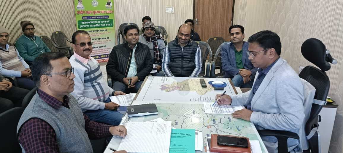 Giridih News: डीटीओ ने की वाहन विक्रेताओं के साथ की बैठक