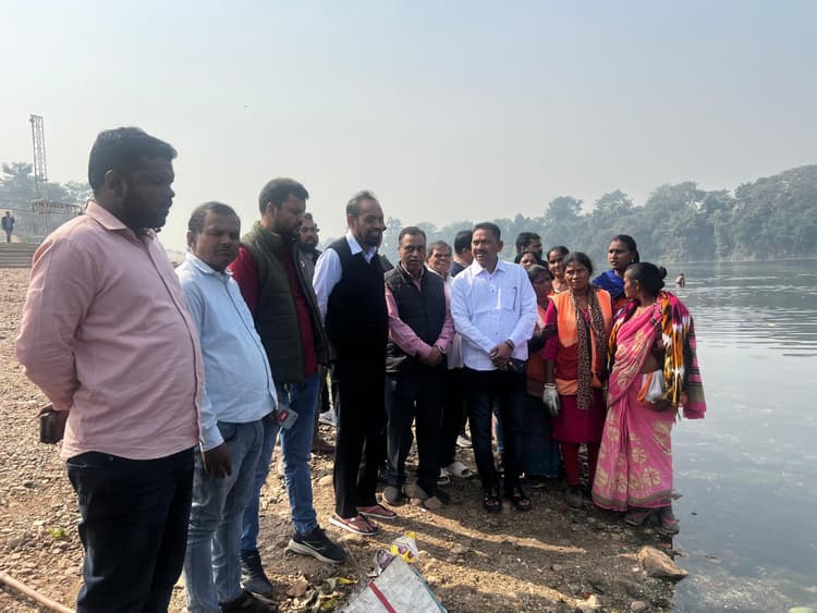 Jamshedpur News : धार्मिक व सांस्कृतिक आयोजनों में नदियों की पवित्रता बनाये रखने की जरूरत : सांसद