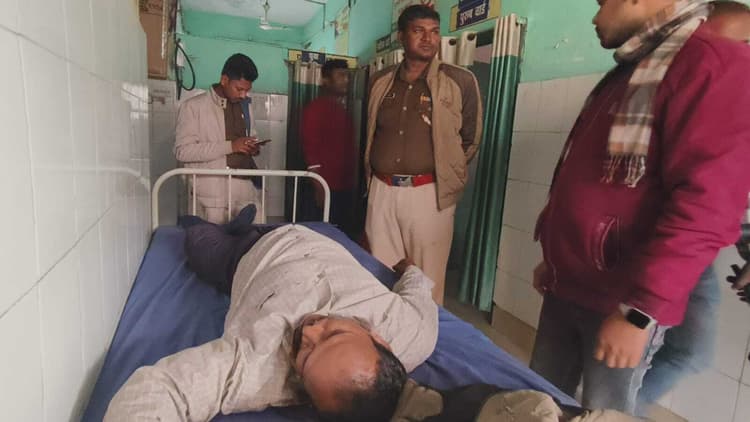 पिकअप की ठोकर से बाइक सवार घायल