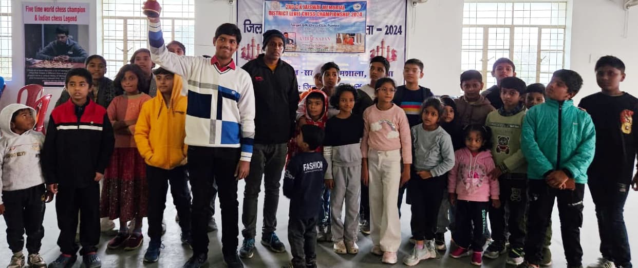 शतरंज प्रतियोगिता में शिवम मिश्रा ने ट्रॉफी पर किया कब्जा