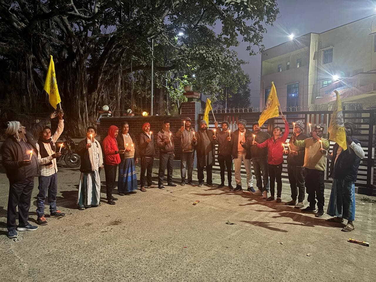 70 वीं बीपीएससी के पुनर्परीक्षा की मांग को लेकर धोरैया में जनसुराज ने निकाला कैंडल मार्च