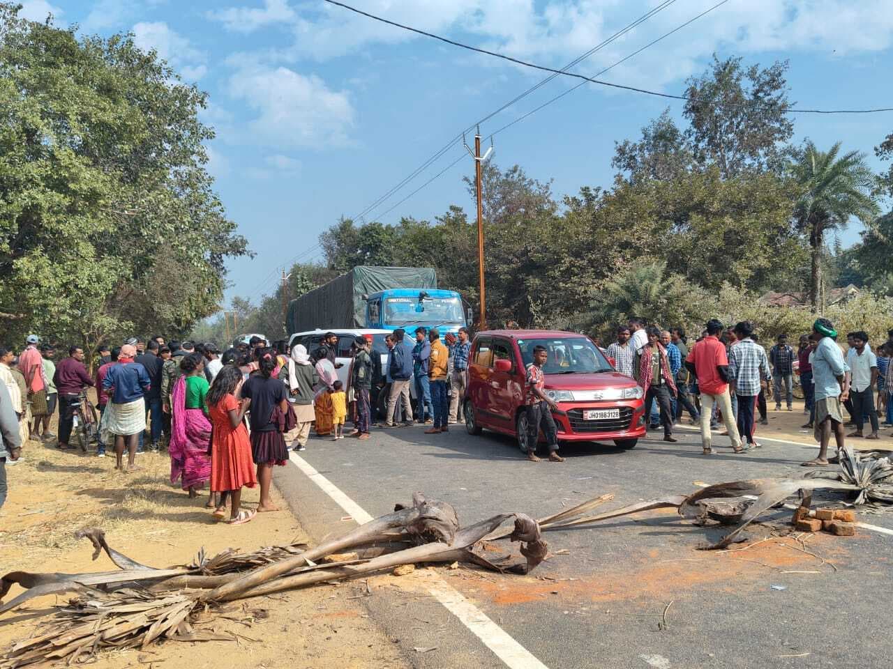 चार माह का राशन नहीं मिलने से कार्डधारियों ने किया हाइवे को जाम
