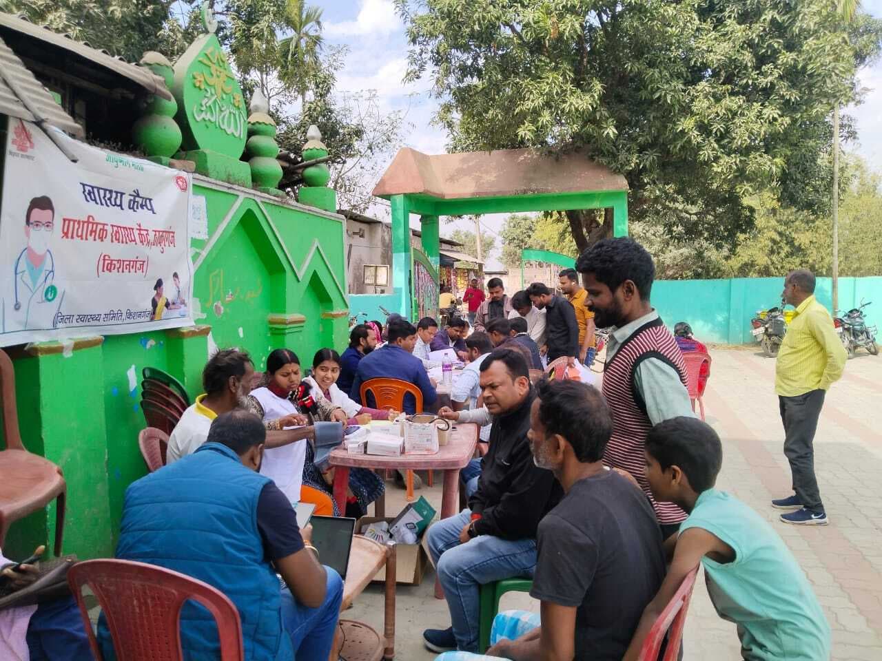 ठाकुरगंज प्रखंड के पटेश्वरी पंचायत में स्वास्थ्य जागरूकता शिविर आयोजित, 86 लोगों ने करायी नि:शुल्क स्वास्थ्य जांच