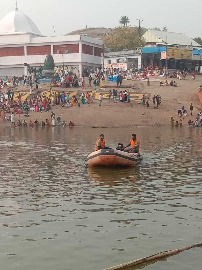 श्रद्धालुओं की सुरक्षा के लिए पापहारिणी में एफडीआरएफ की टीम तैनात