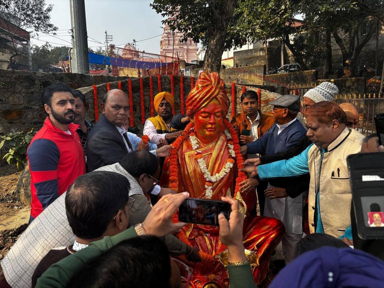 Jamshedpur news. स्वामी जी के उपदेश मान कर ही भारत स्वावलंबी बना : सरयू राय