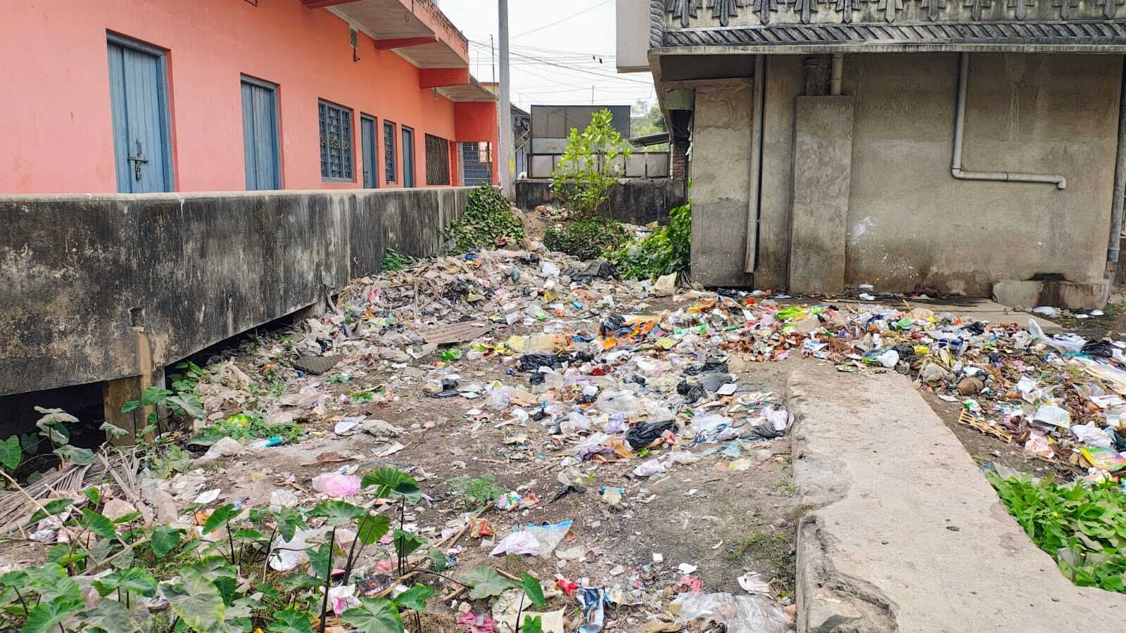 नगर पंचायत के वार्ड-10 में पेजलापूर्ति, नाला मरम्मत व बिजली की समस्या का कब होगा समाधान