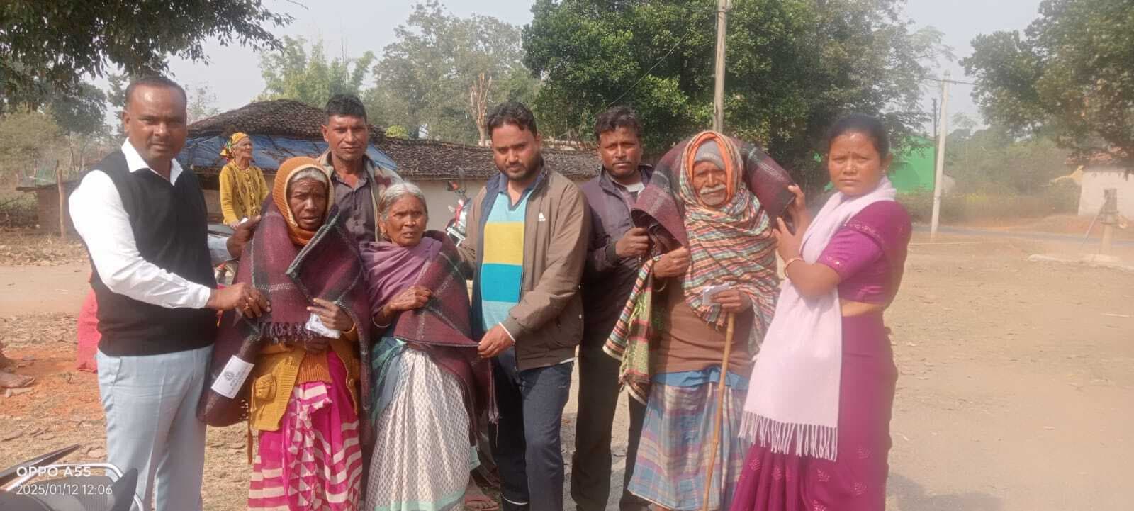 टोंटी में जरूरतमंदों के बीच कंबल का वितरण