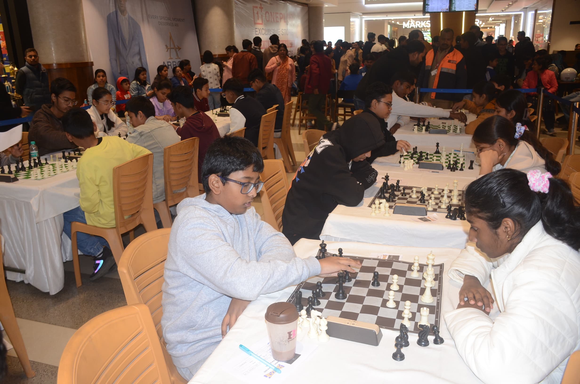 Ranchi News : मॉल ऑफ रांची के चेस टूर्नामेंट में बच्चों ने शह और मात के लिए माथापच्ची की
