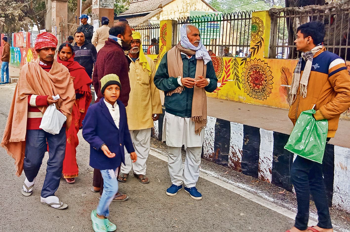 Chapra News : तीन दिनों की धूप के बाद मौसम ने ली करवट, सर्द हवाओं से बढ़ी ठिठुरन