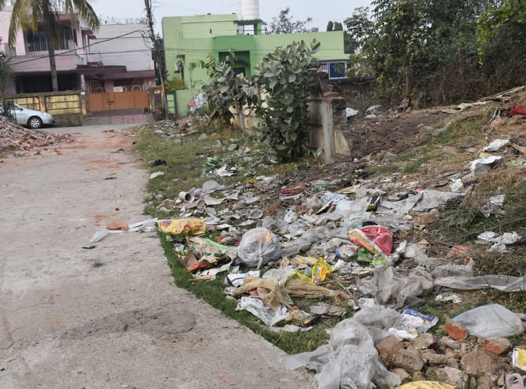 Bokaro News : दो दशक में पूरी कॉलोनी में नहीं बिछी पेयजलापूर्ति पाइपलाइन