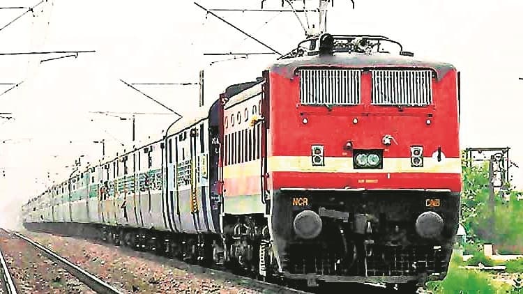 Dhanbad News : महाकुंभ को लेकर प्रयागराज जाने वाली नियमित से लेकर स्पेशल ट्रेन तक फुल