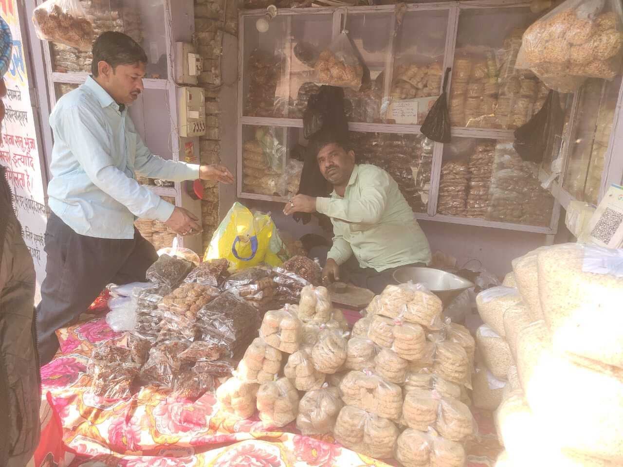 Darbhanga News: मकर संक्रांति को विभिन्न वेरायटी के तिलकुट व लाई से सज गये बाजार