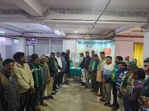 दिशोम गुरू के जन्मदिन पर सदर अस्पताल में मरीजों के बीच बांटा गया कंबल