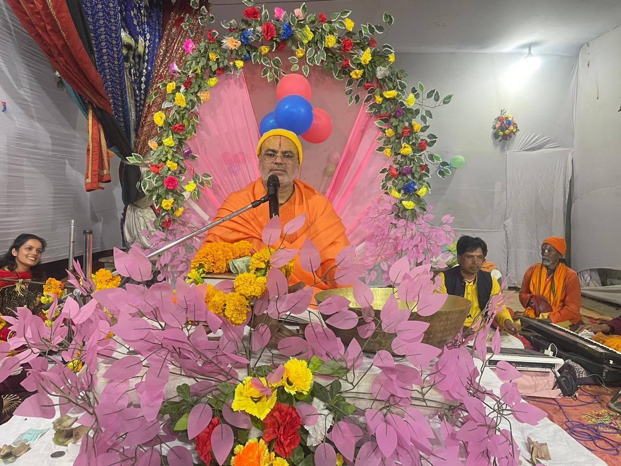 Madhepura news : धर्म के रक्षा के लिए धरातल पर आते हैं परमात्मा