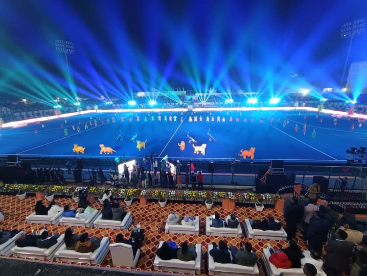 Ranchi News : रंगीन आतिशबाजी के साथ शुरू हुआ वीमेंस हॉकी इंडिया लीग