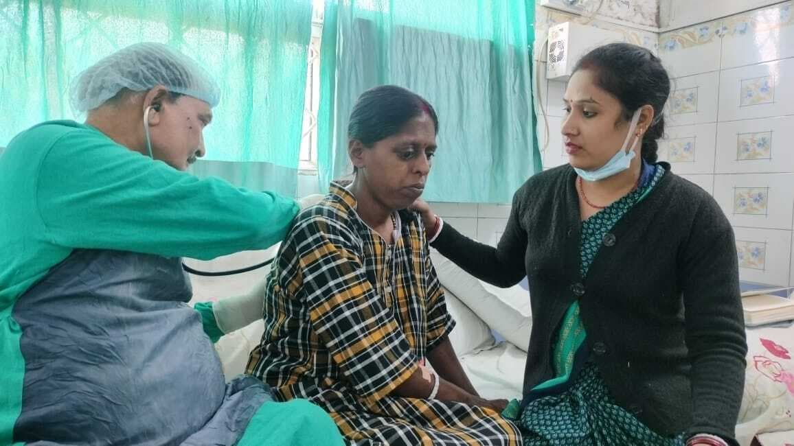 Jamshedpur News : दो दिव्यांगों की नि:शुल्क सर्जरी कर डॉ नागेंद्र ने बचायी जान