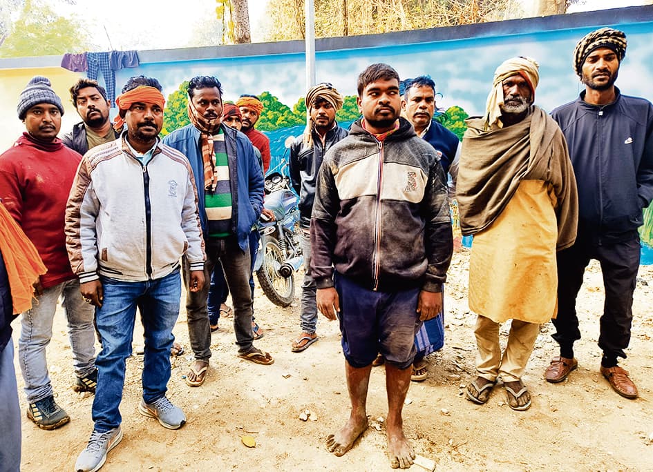 बिजली प्रवाहित तार की चपेट में आने से अधेड़ की मौत