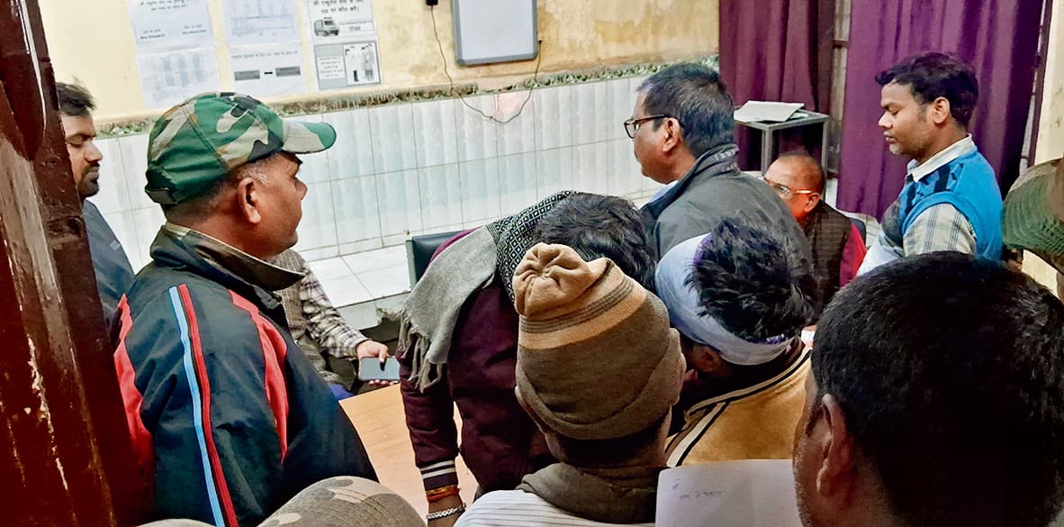 Gopalganj News : मरीज की मौत पर सदर अस्पताल में हंगामा, परिजनों ने डॉक्टरों के साथ की नोकझोंक