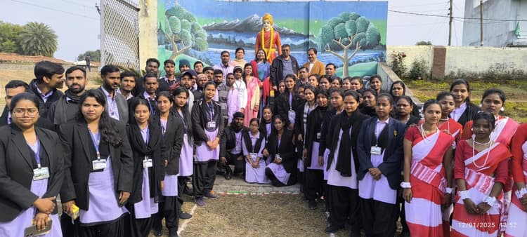 Giridih News :स्वामी विवेकानंद के विचार आज भी हैं प्रासंगिक