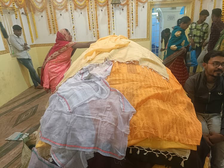 Giridih News :सांप्रदायिक सौहार्द्र का प्रतीक है लंगटा बाबा समाधि स्थल