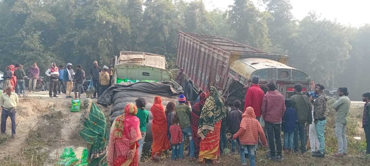 Madhepura news : ट्रक व पिकअप में टक्कर, ट्रक चालक गंभीर रूप से घायल