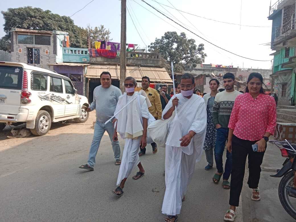 मानव में प्रेम, करुणा व दयाभाव होना आवश्यक