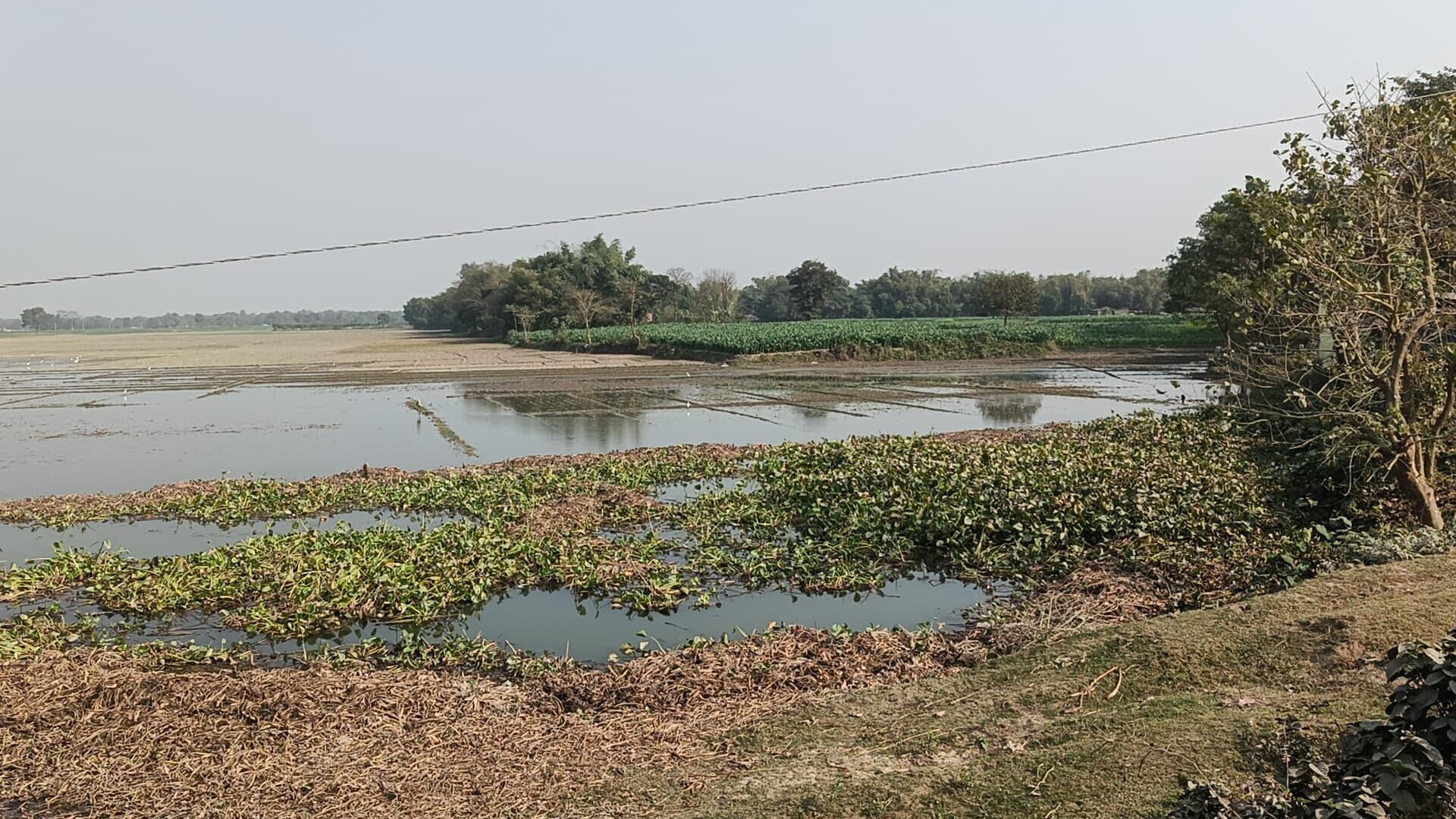 बिना किसी सूचना के नहर से छोड़ दिया पानी