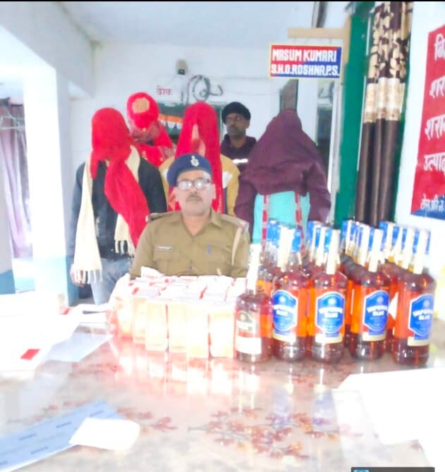 25 लीटर शराब के साथ चार तस्कर गिरफ्तार, दो बाइक जब्त
