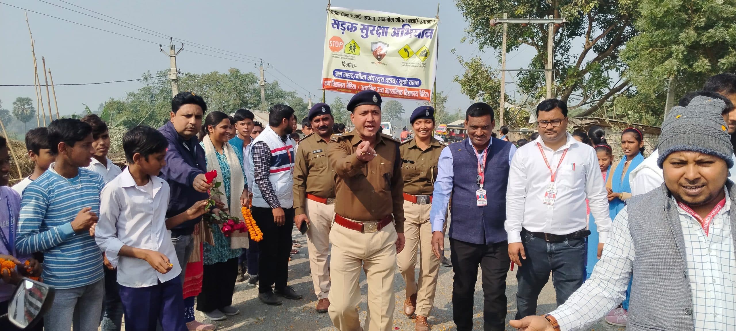 सड़क सुरक्षा को लेकर यातायात नियमों के पालन को लेकर जागरूकता अभियान चलाया