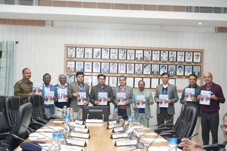 चिरेका जीएम ने गृह पत्रिका अजय धारा का किया विमोचन