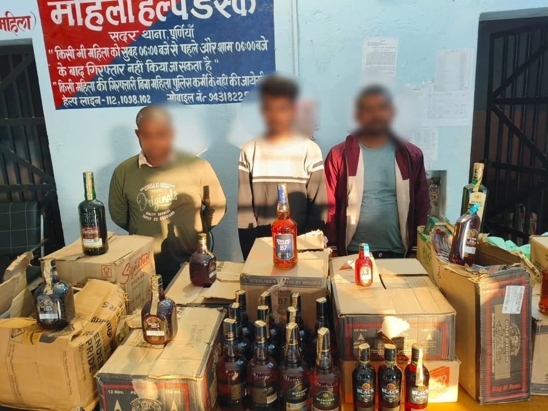 कार से 124 लीटर विदेशी शराब बरामद, तीन तस्कर गिरफ्तार