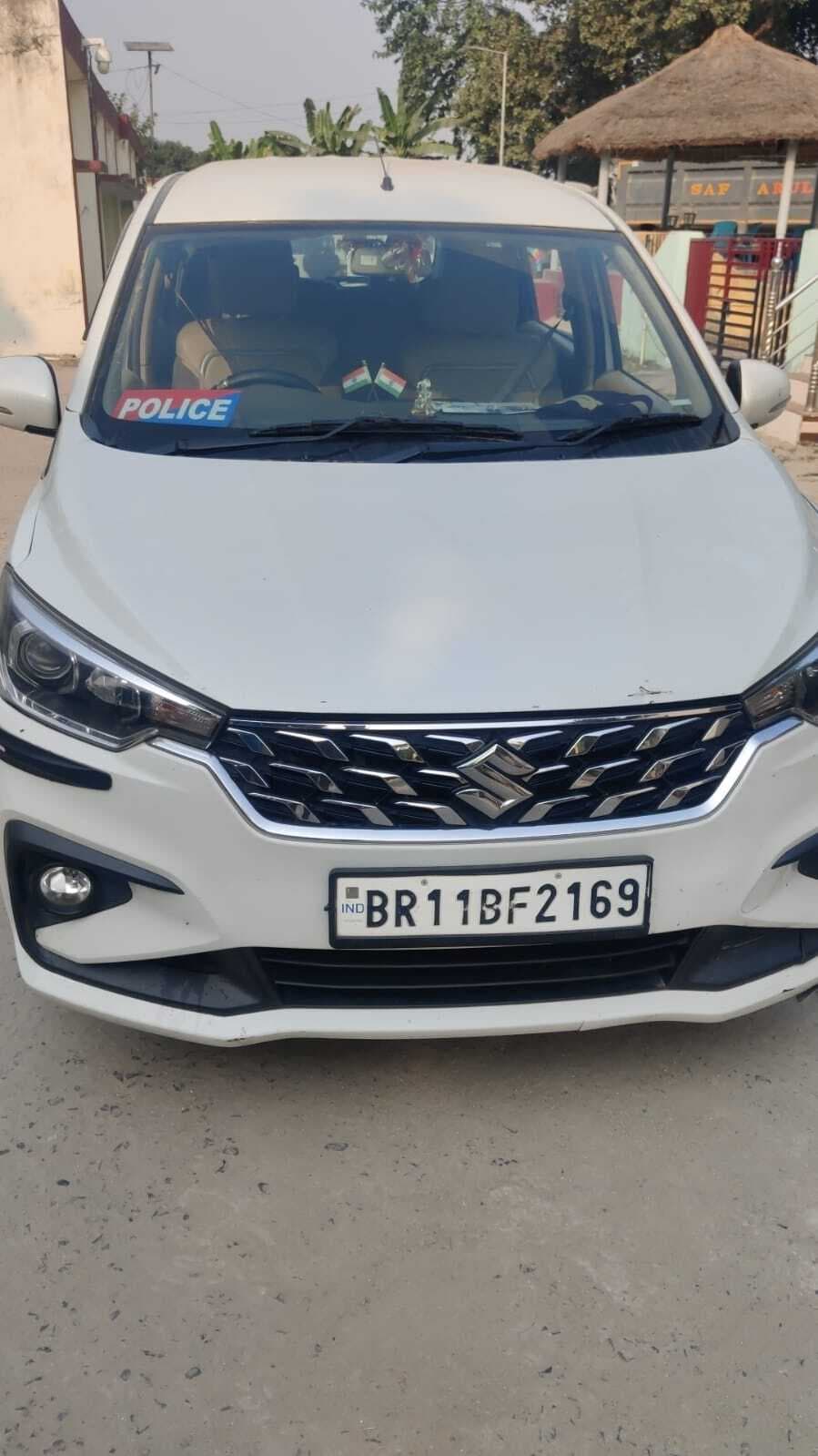 पुलिस की वर्दी में अवैध वसूली कर रहे सात लोगों को  रंगेहाथ किया गिरफ्तार