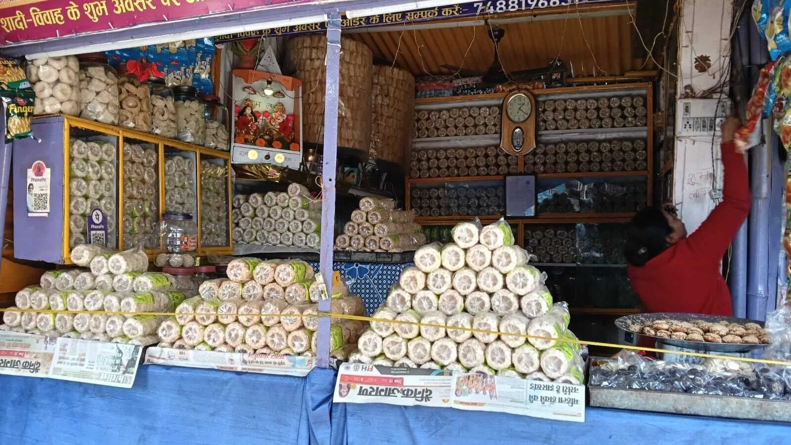 Chaibasa News : चाईबासा में 12 हजार लीटर दूध और 15 हजार किलो दही बिकी