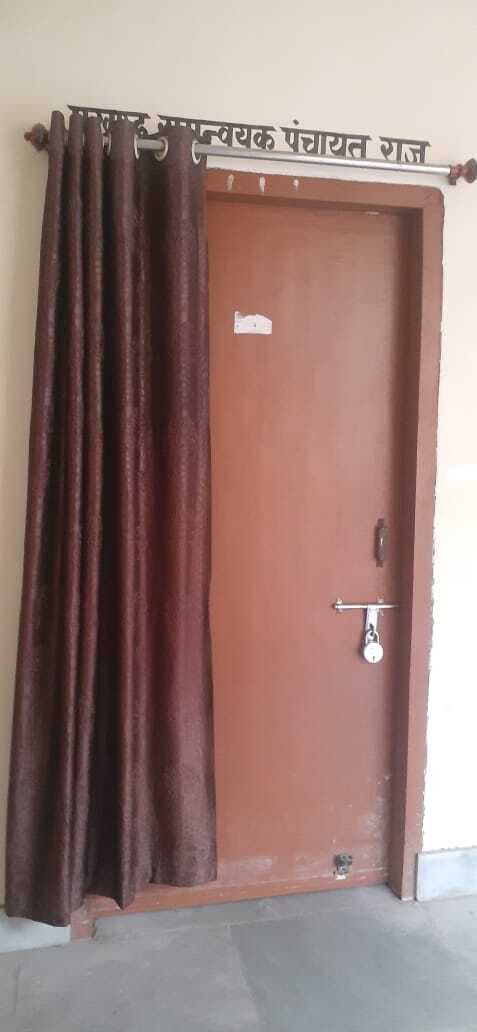 East Singhbhum News : घाटशिला प्रखंड : कार्यालय अवधि में गायब मिले कर्मचारियों व पदाधिकारियों का कटेगा वेतन : बीडीओ