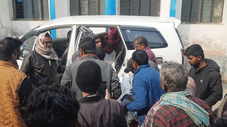 Madhepura news : चैनपुरा में दो बाइकों की टक्कर में तीन लोग घायल