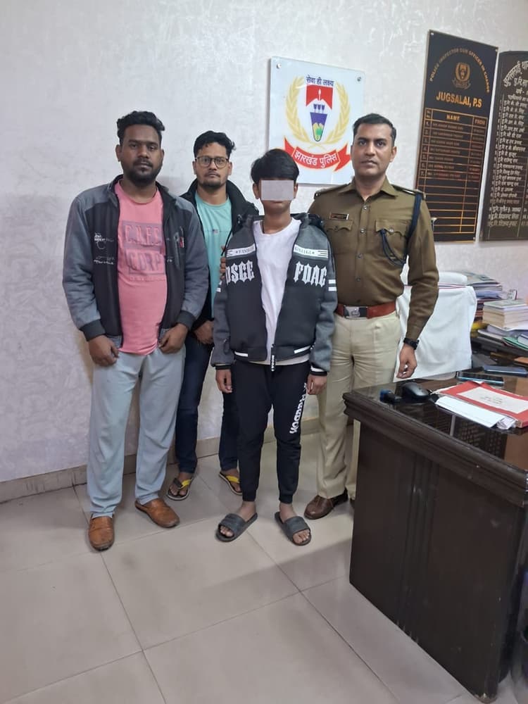 Jamshedpur News : जुगसलाई में मां की फटकार से नाराज किशोर घर से भागा, चक्रधरपुर में मिला