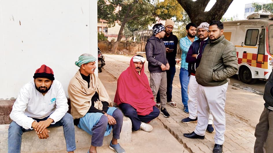 अनियंत्रित ट्रैक्टर ने सवारी से भरे ऑटो में मारी टक्कर, मैनपुरा के युवक की मौत