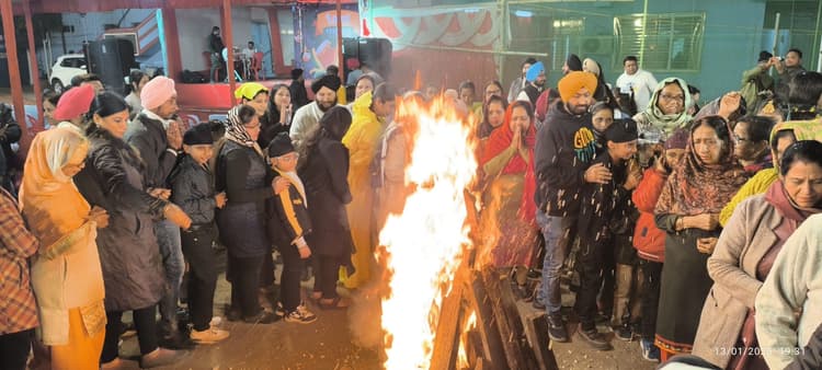 Giridih News : भांगड़ा व गिद्दा ने बांधा समा, झूमा समुदाय